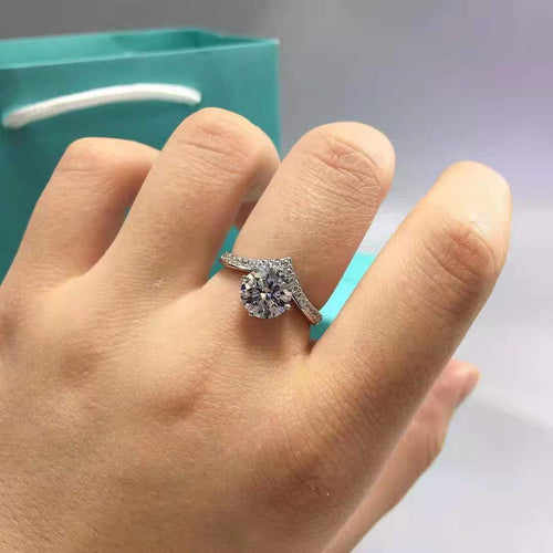 Anello Moissanite V Argento 18K
