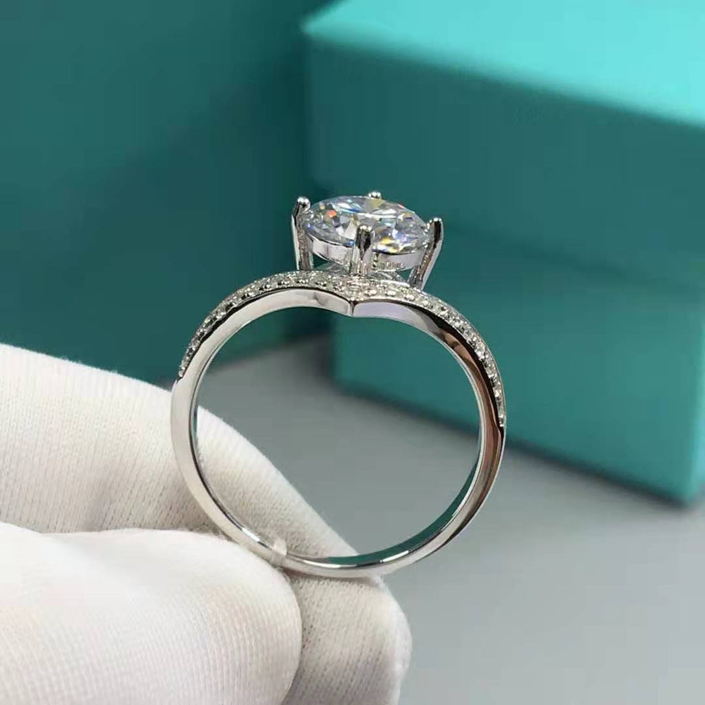 Anello Moissanite V Argento 18K